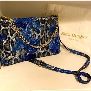 Sara Burglar Italian purse 
Genuine Leather Excellent Condition
Noemi Tropic